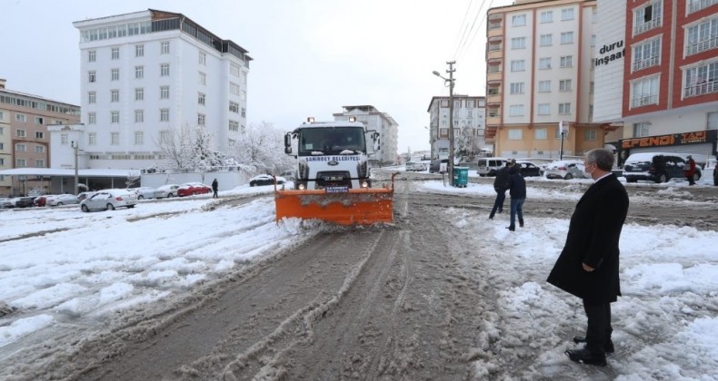 Şahinbey’de karlı yollara anında müdahale