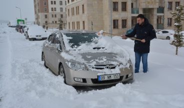 Sarıkamış’ta yoğun kar yağışı etkili oluyor