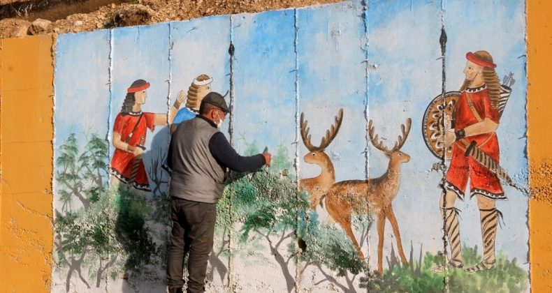 Seydikemer’de antik kent önündeki istinat duvarı tarihle renklendi