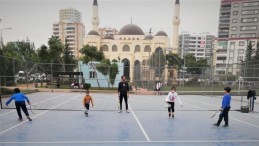 Seyhan’dan 3 ayrı noktada tenis kursu