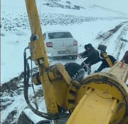 Tekman’da 30 köy yolu ulaşıma kapandı