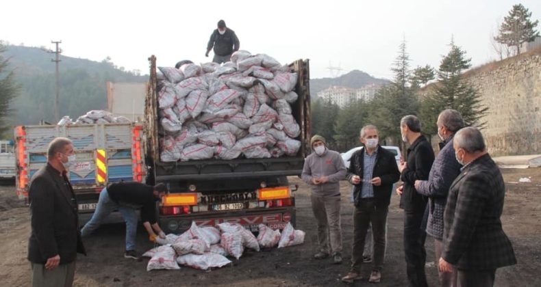 Tosya Kaymakamlığı, ihtiyaç sahipleri için kömür yardımına başladı