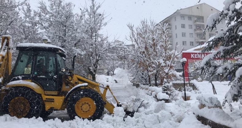 Tunceli’de kardan 145 köy yolu ulaşıma kapandı