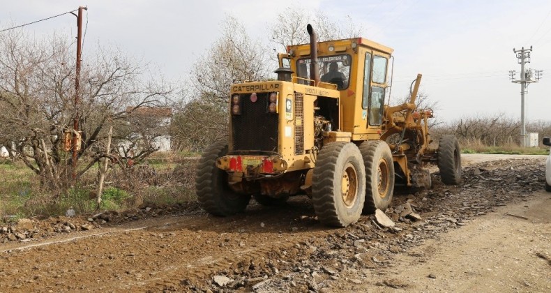 Turgutlu Belediyesi arazi yollarında asfalt hazırlık çalışmasına başladı