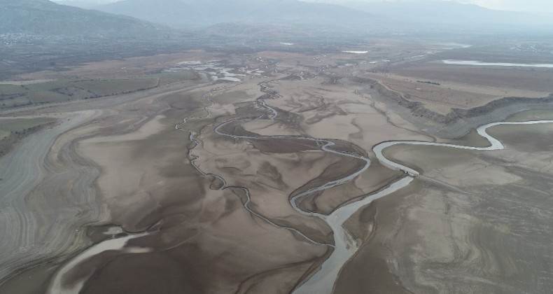 Ürküten görüntü, barajdan geriye nehir yatağı kaldı