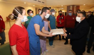 Vali Atay sağlık çalışanlarını ziyaret etti