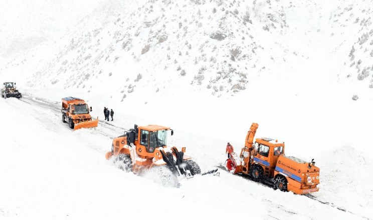 Van-Çatak karayolu ulaşıma açıldı