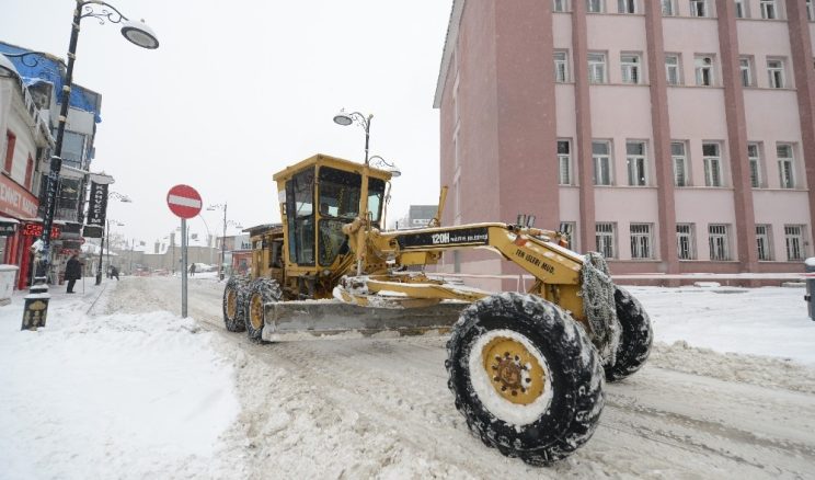 Yakutiye’de kar mesaisi