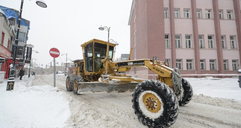 Yakutiye’de kar mesaisi