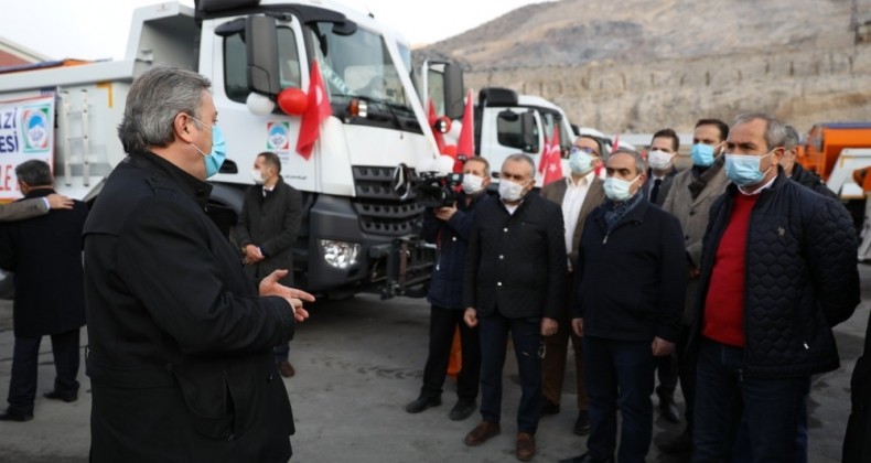 Yeni hizmet araçları meclis üyelerine tanıtıldı