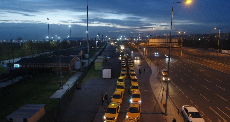 Yenikapı’daki taksimetre kuyruğu akşam da devam etti