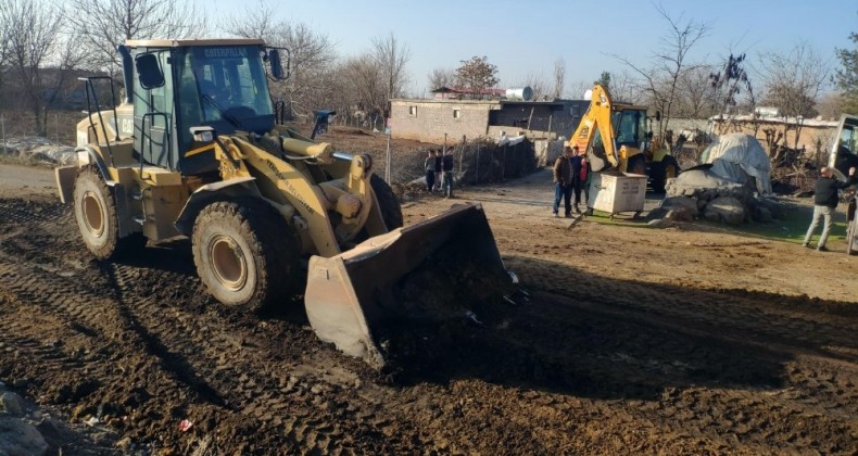 Yenişehir’de yol iyileştirme çalışmaları devam ediyor