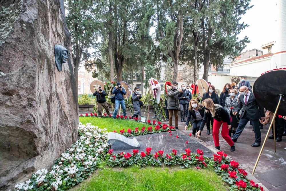 Zübeyde Hanım, ölüm yıl dönümünde mezarı başında anıldı